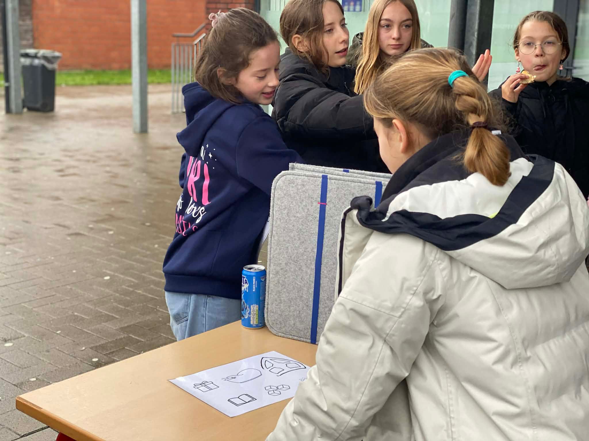 Kan een afbeelding zijn van studeren